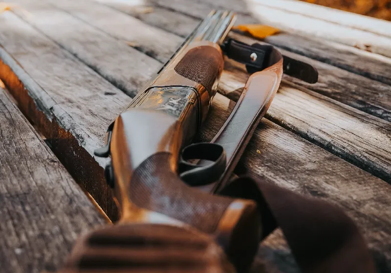 Escopeta de caza preparada en el taller de reparación de armas de Armería Doble Zero